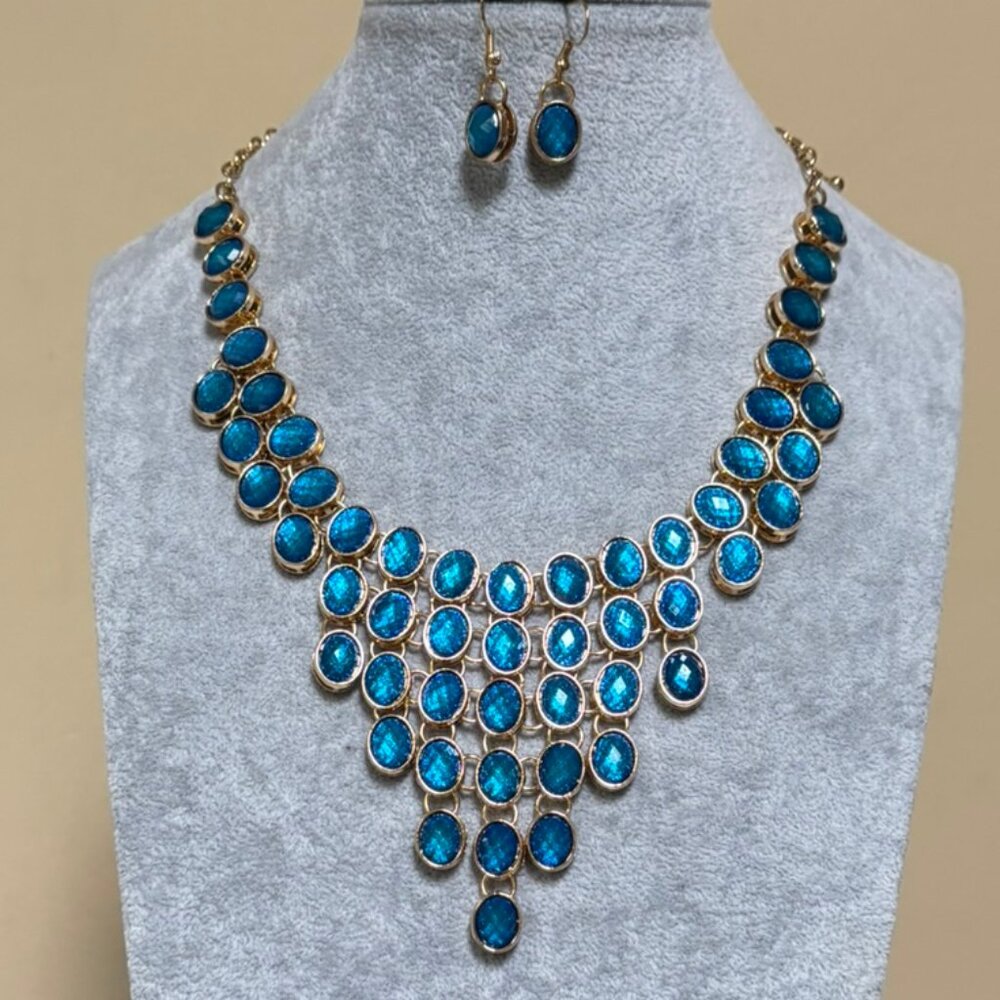 Blue Lucite small oval shape bead Stud Gold Tone Base v style necklace set